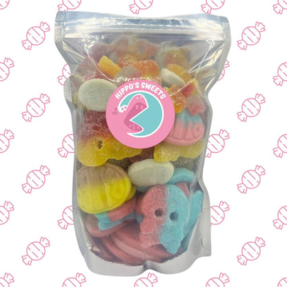 A sweet bag filled with bubs sweets, swedish sweets. Bubblegum, sour micro, banana and pomegranate bubs. 